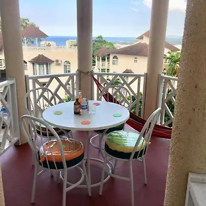 Villa #d1 Castle Wifi King Bed Jamaica, Ocho Rios