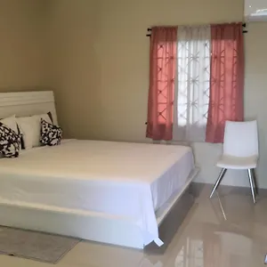 Villa 3 Bedrooms. 3 Bath Villa. Pool. Super, Ocho Rios
